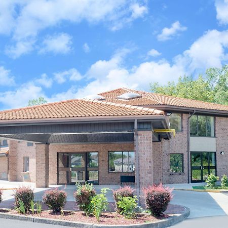 Days Inn By Wyndham Geneva/Finger Lakes Экстерьер фото