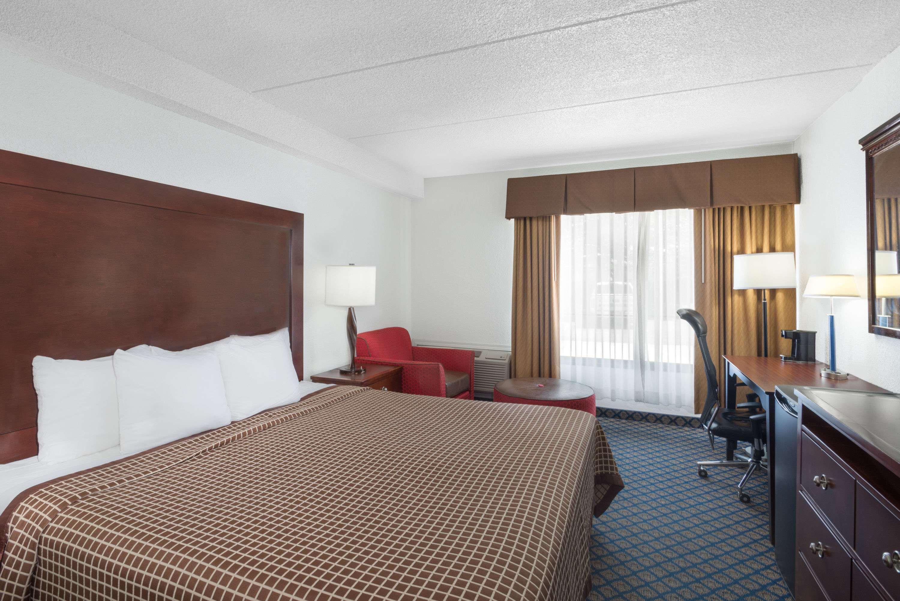 Days Inn By Wyndham Geneva/Finger Lakes Экстерьер фото