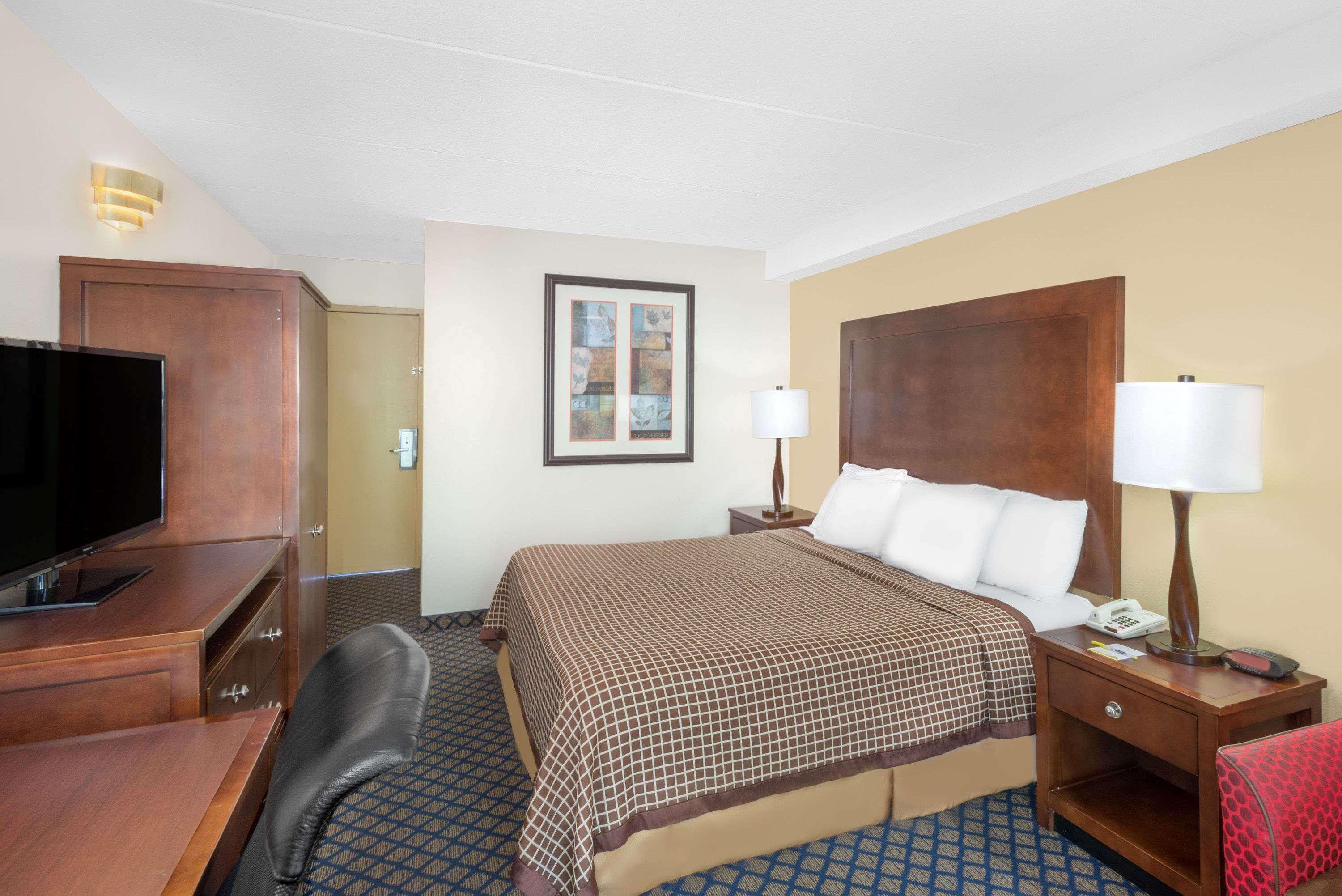 Days Inn By Wyndham Geneva/Finger Lakes Экстерьер фото